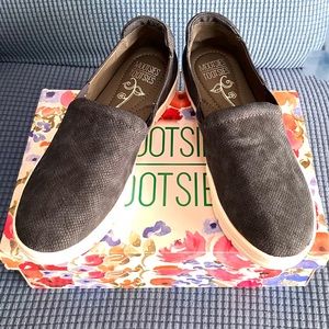 Mootsies Tootsies Navy Raffi Women’s Slip On Sneaker/Shoe